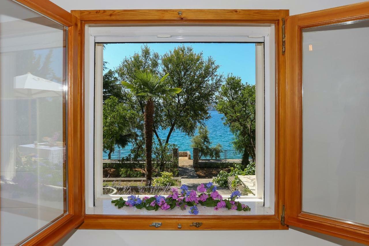 Secret Garden Barada Beach Apartment Trogir Exterior foto