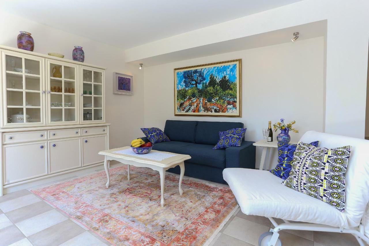 Secret Garden Barada Beach Apartment Trogir Exterior foto
