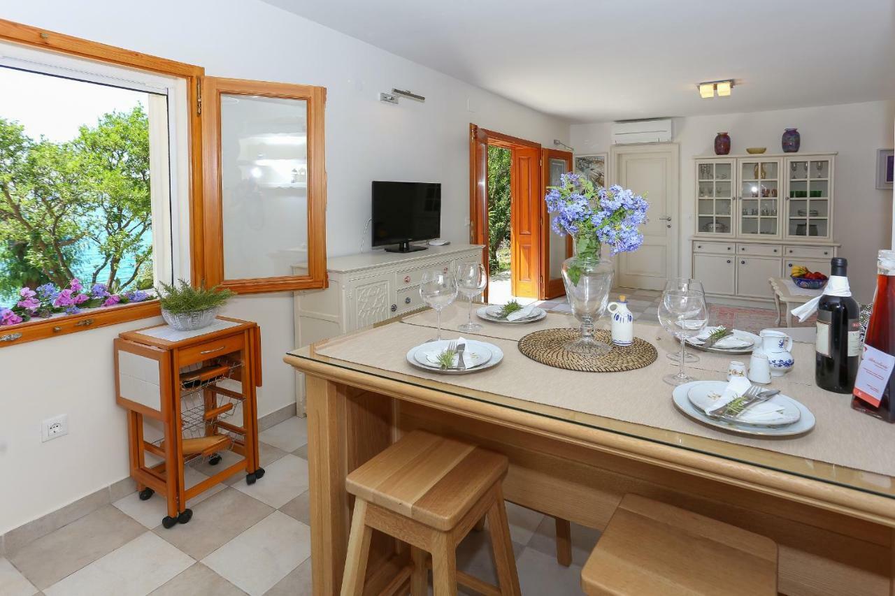 Secret Garden Barada Beach Apartment Trogir Exterior foto